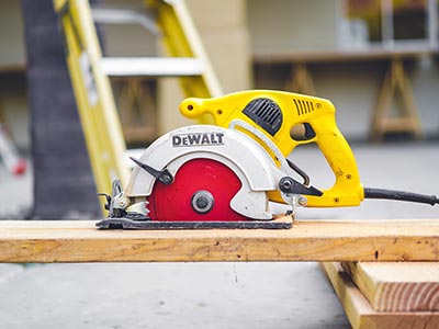 Tablesaw on piece of wood in workshop